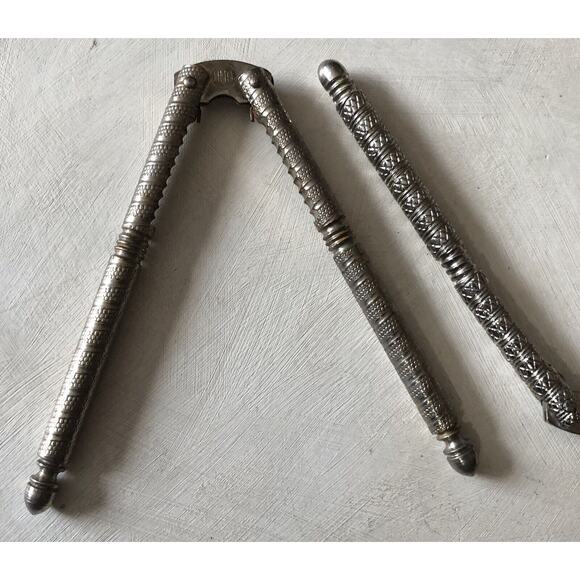 Vintage Metal Handheld Squeeze Nutcrackers Lot of 3 Walnuts Crabs Lobster HMQ - Picture 8 of 13